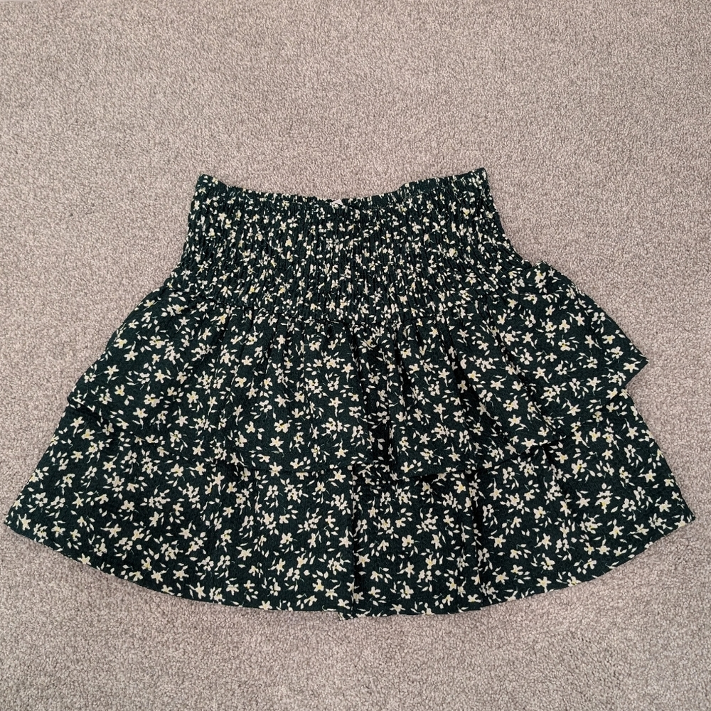 EUC Zara Girls Floral Print Skirt with Shorts Attached.